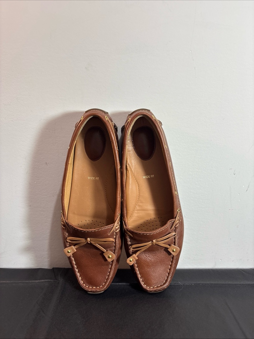Clark’s Women’s Brown Leather Slip-On Driving Loafers. 9/12